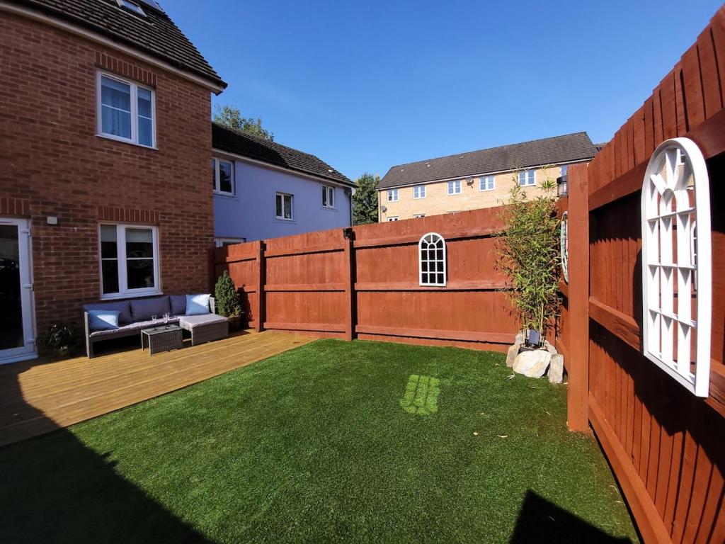 3 bedroom town house with cwtch hobbit play room, Ebbw Vale