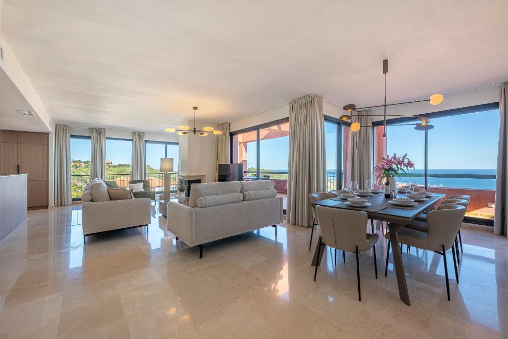 ELZE Panoramic Sea View Luxury Apartment - 3