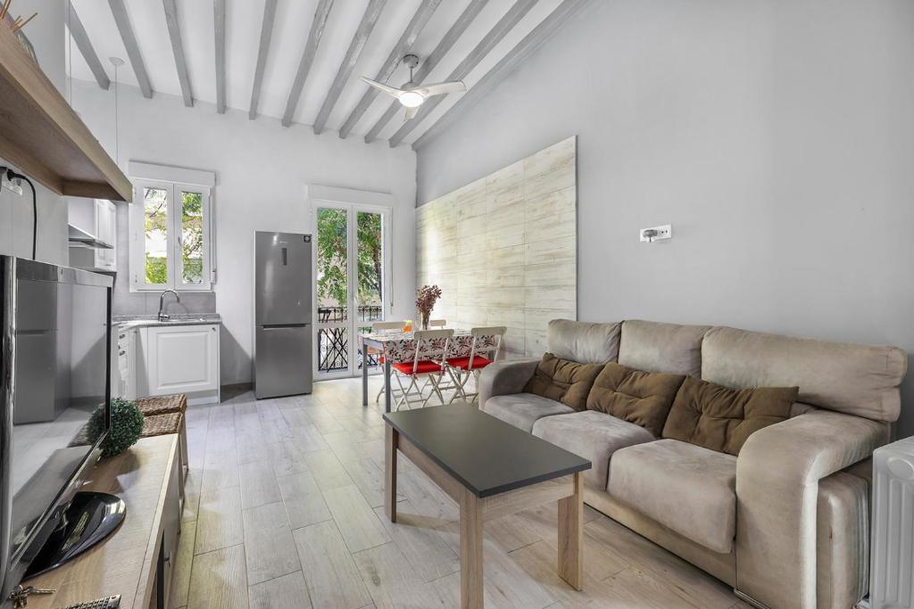 Modern & Bright Loft Near Market - 3