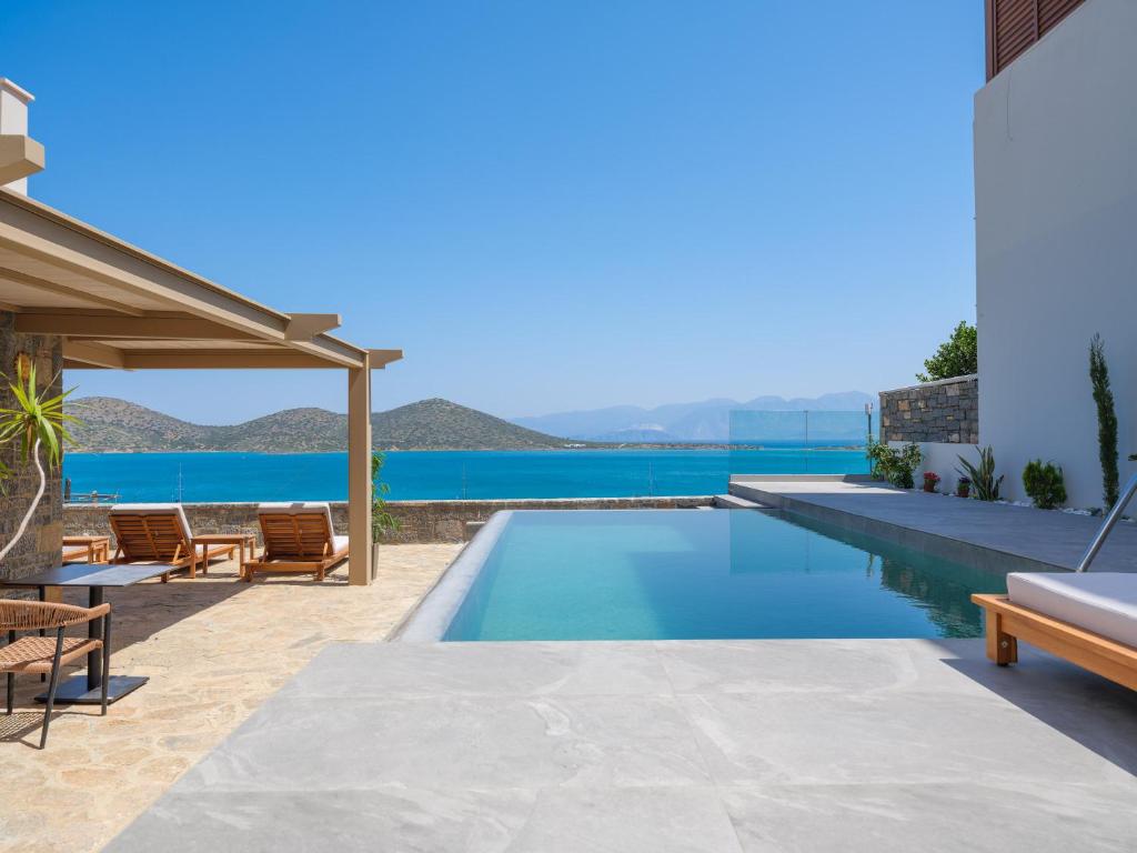 Eos Whisper, Elounda
