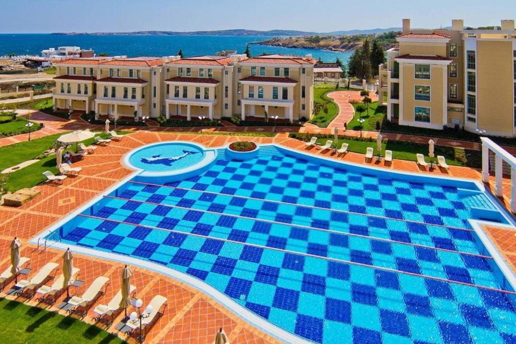 Flores Garden Pool Side and Sea View Apartment, Černomorec