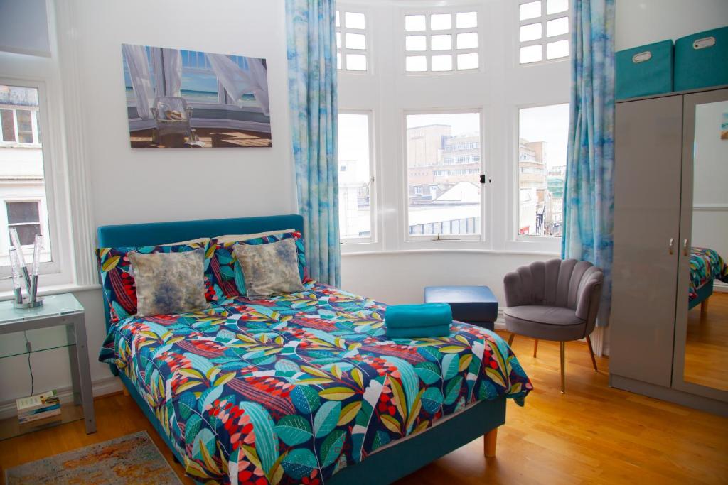 Bournemouth high street - large 3BR in historical house, 4-5 beds - Groups - Contractors - Families up to 7ppl, Bournemouth