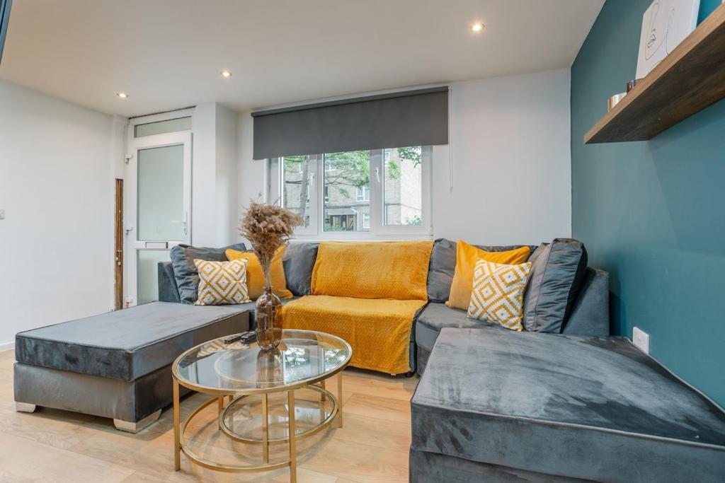 Stylish 4 bed, 4 En-suite in City Centre, Parking, Southampton