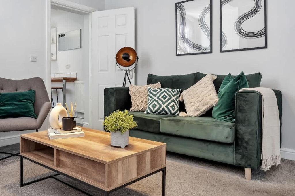 NEW Lime House by Truestays - 3 Bedroom House in Stoke-on-Trent, Stoke-on-Trent