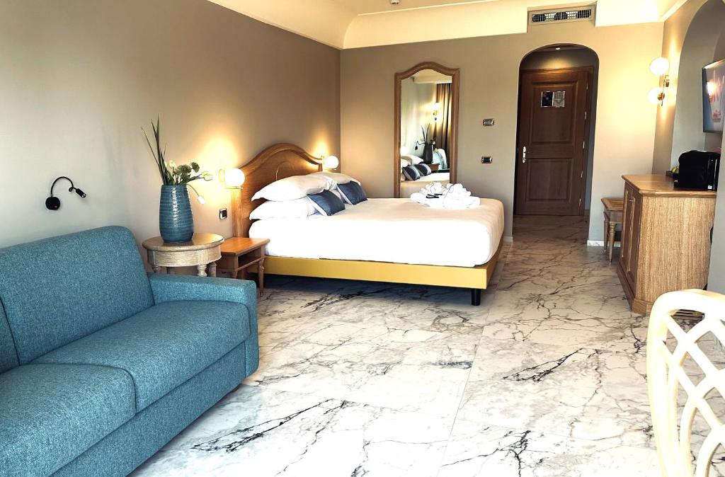 Palace Hotel Desenzano — Hotel rooms in Desenzano del Garda, Lombardy