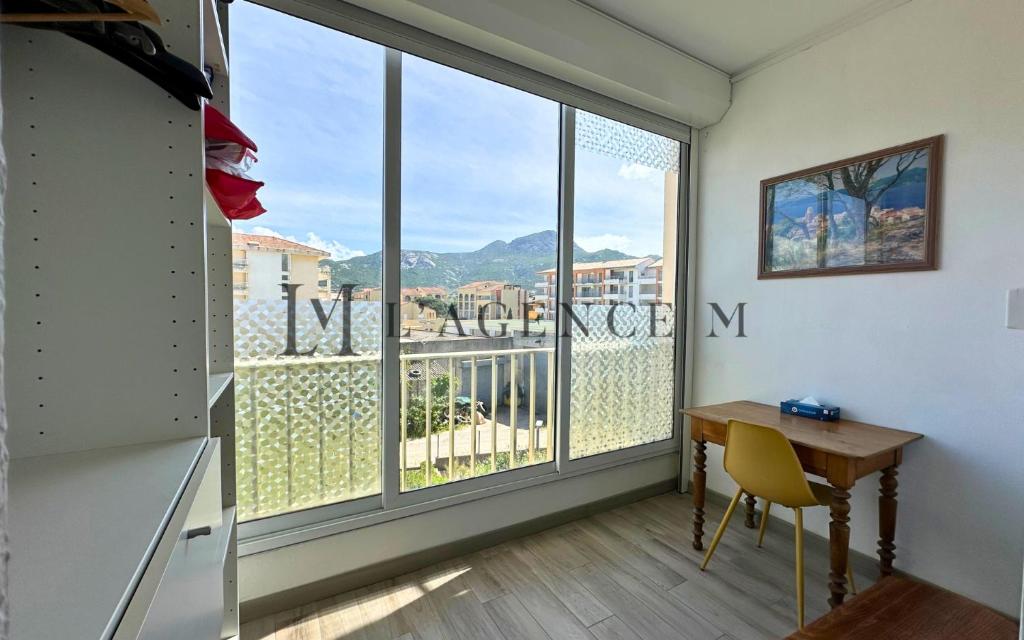 Appartement Colomba - parking, terrasse, centre Calvi & plage à pied - 6 couchages - 5
