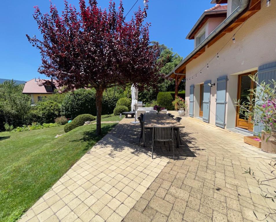 Lovely Gated Family Home, Steps to the Lake - 3