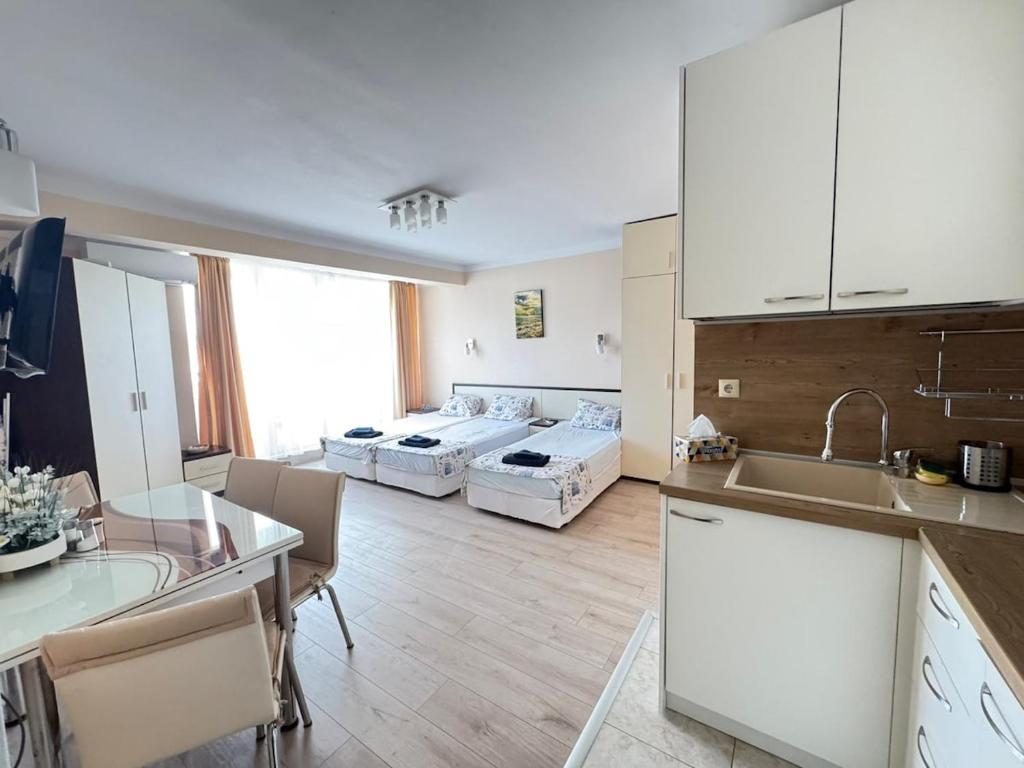 Pomorian Pearl, Pomorie