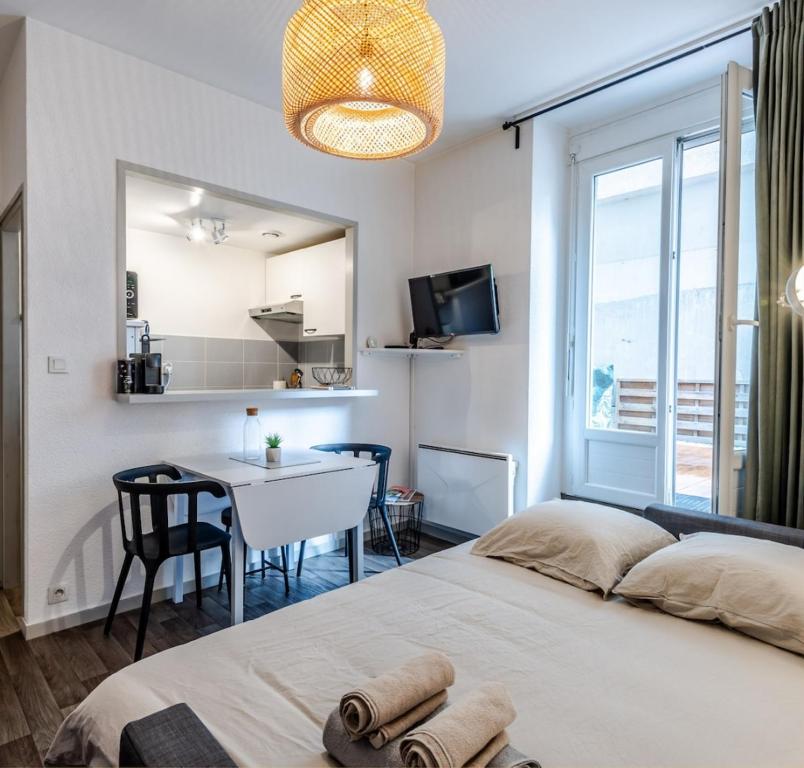 T2 centre ville, 150m du lac, parking - Thermes - 4