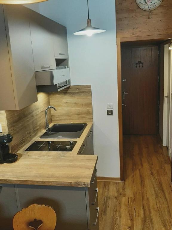 Kitchen, Grand Studio 25 m2, lumineux, central, vue Mont-Blanc in Chamonix-Mont-Blanc