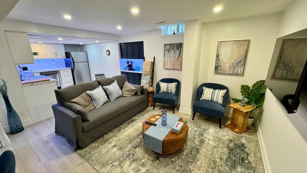 Cozy Hidden Gem, Stylish 2BR with Sofa Bed, Mississauga