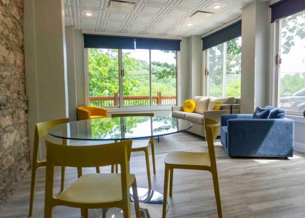 151 Spring Downtown Eureka Springs Suite C, Eureka Springs