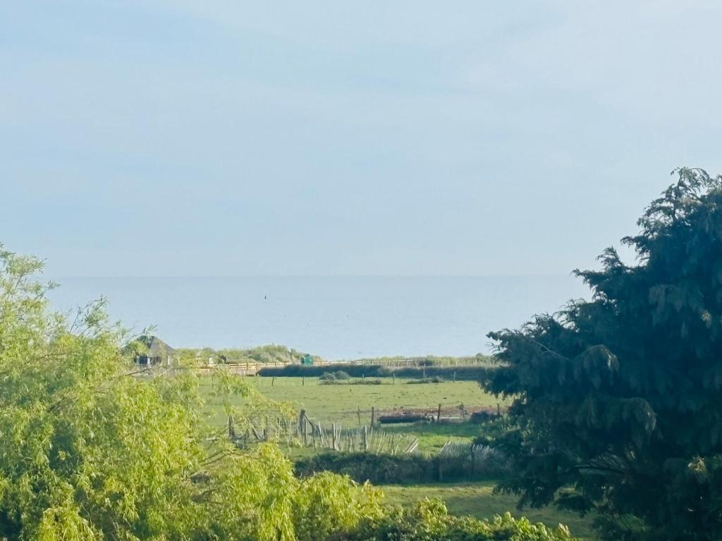 Spectacular sea view, walk to beach, pubs & cafes, West Runton
