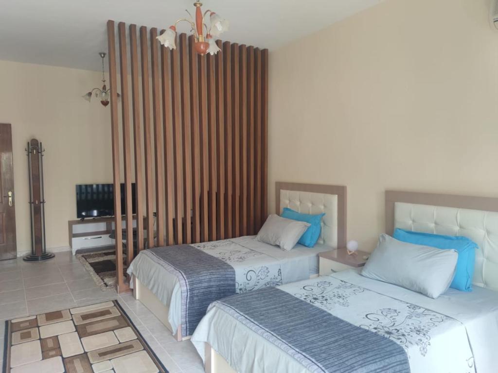 Ami guest house, Fier