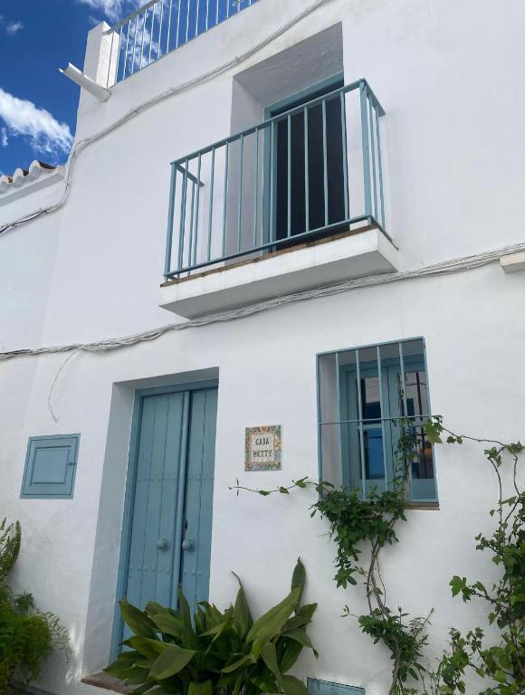 Village Town House with Sea Views and Roof Top Terrace - 1