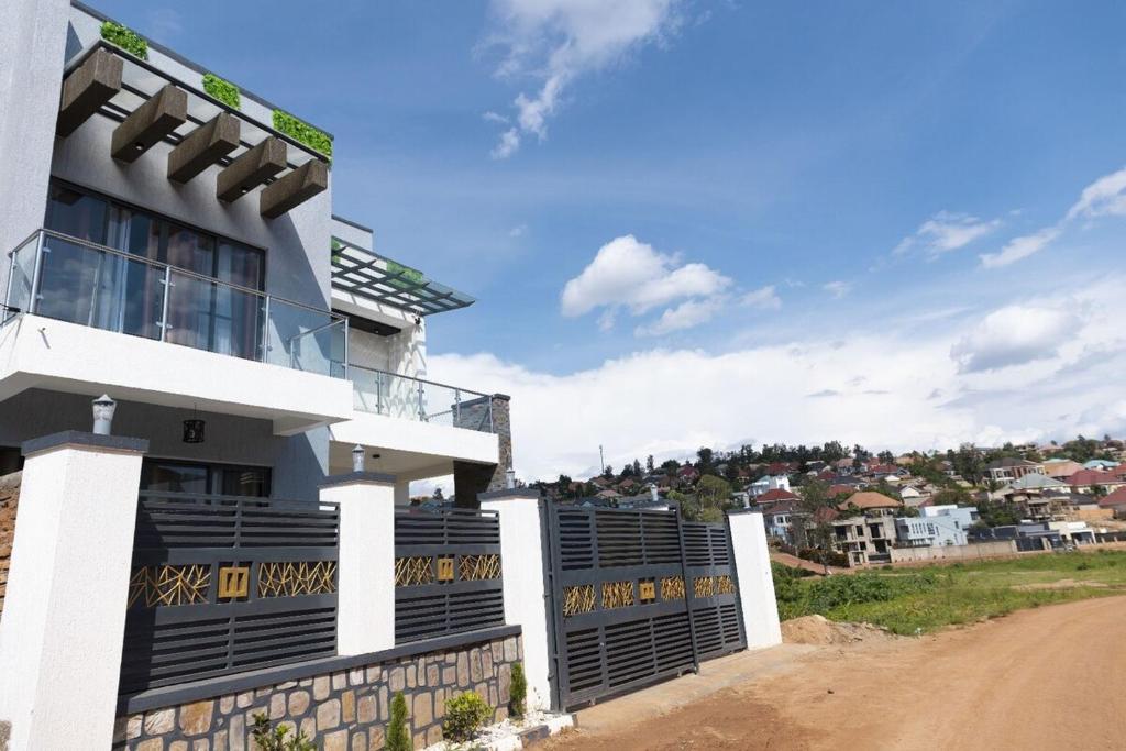 Penthouse Apartment 4BR 3BA Rooftop Patio BBB Nation Oasis Kigali