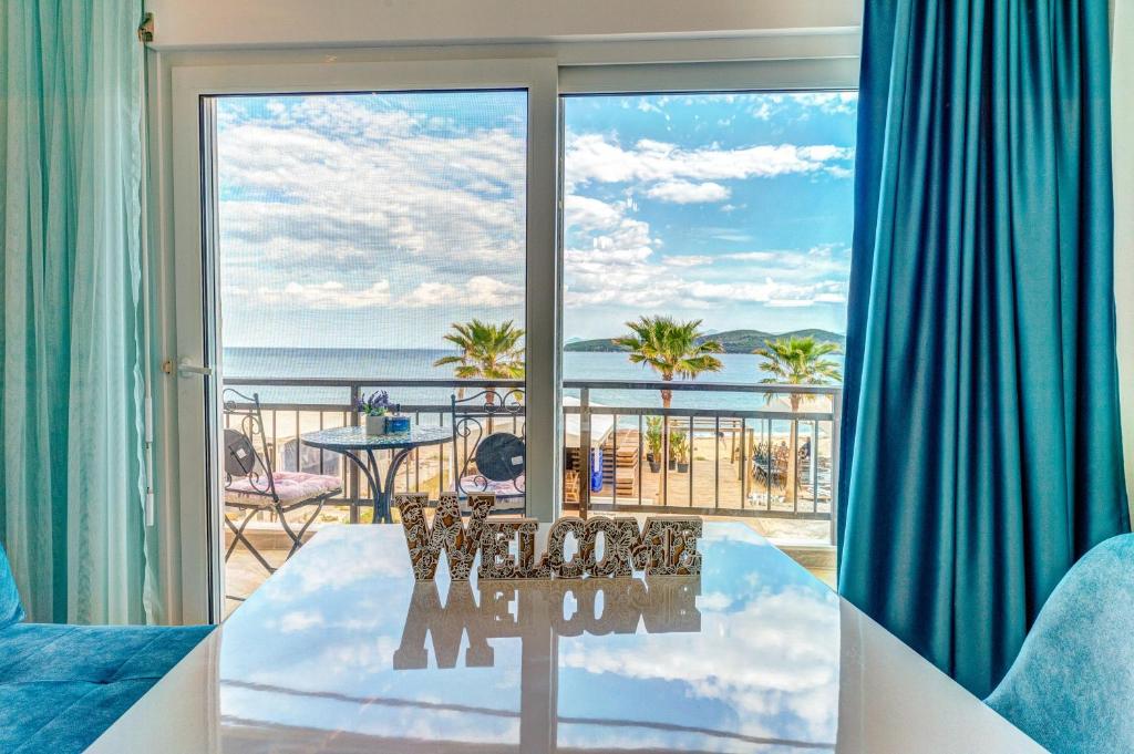 Upper Deck Apt., Néa Péramos