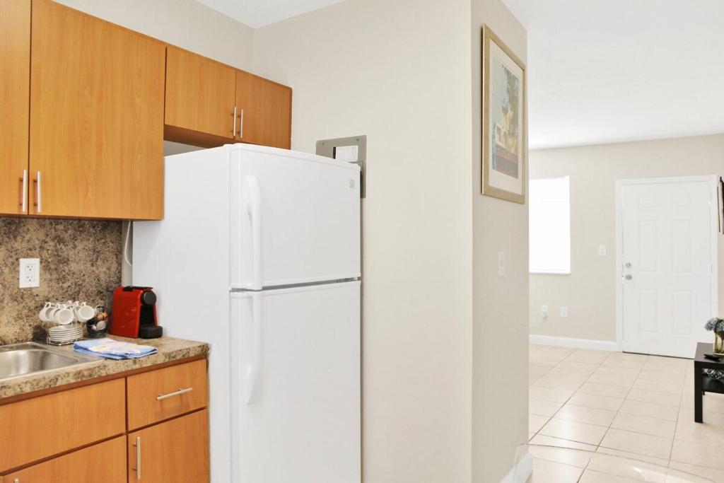 Mimo 7 -Smart TV - Free Parking - Kitchen - Walkable, Miami