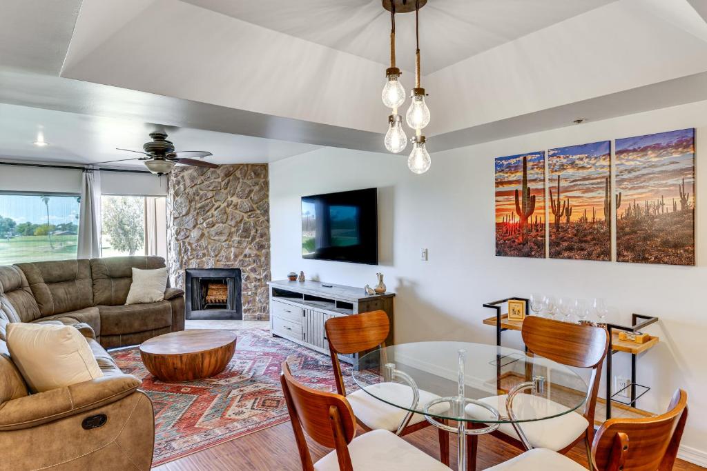 Golf Views and Pool Access Central Scottsdale Condo, Scottsdale