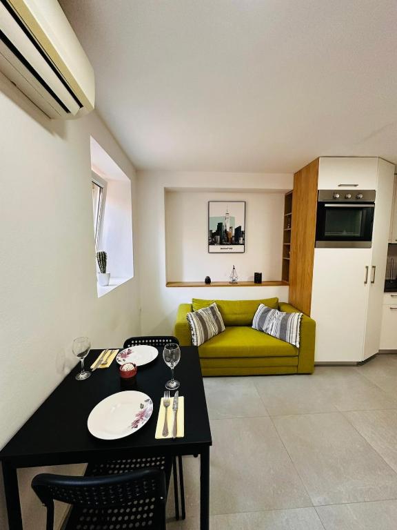 2 Charming Apartment in Kotor Old Town - 5