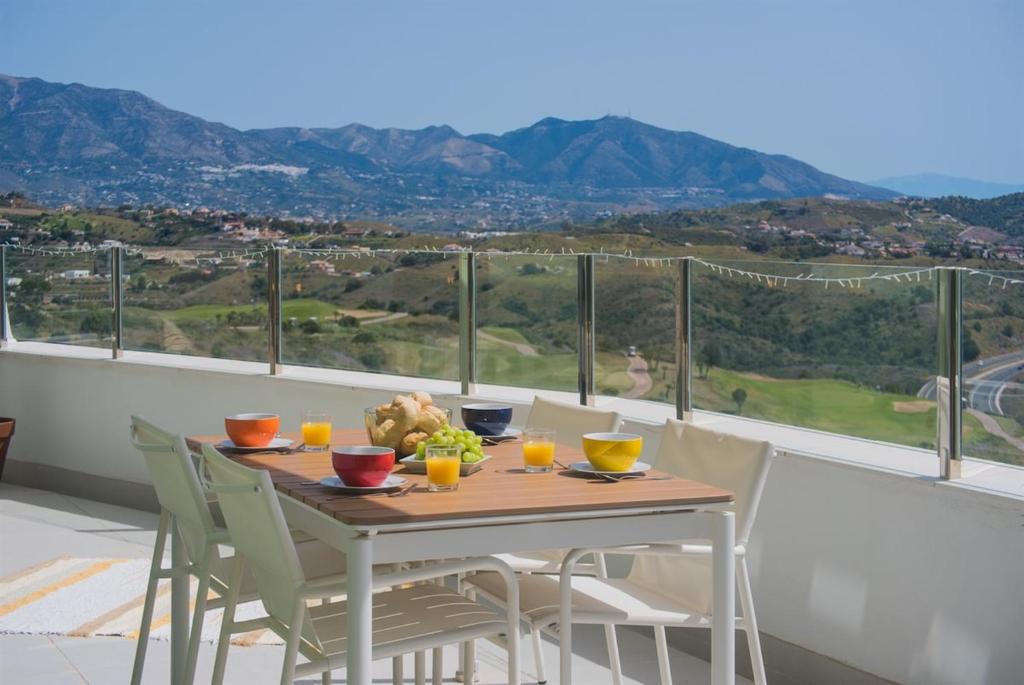 Split-level apartment with spa & private rooftop, Малага