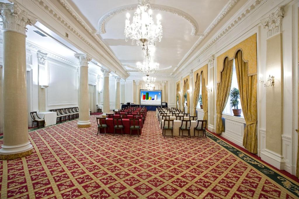 Hotel Carlton — Hotel building in Bilbao, Basque Country