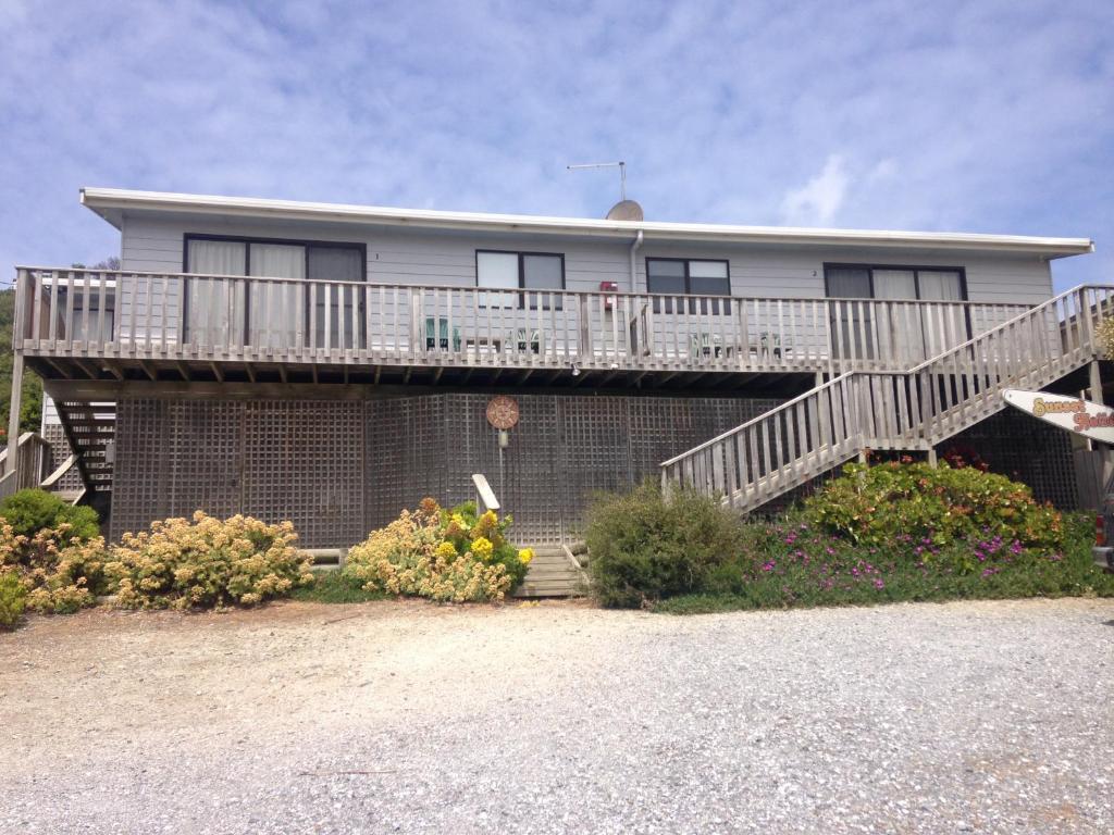 Sunset Holiday Villas — Hotel in Arthur River