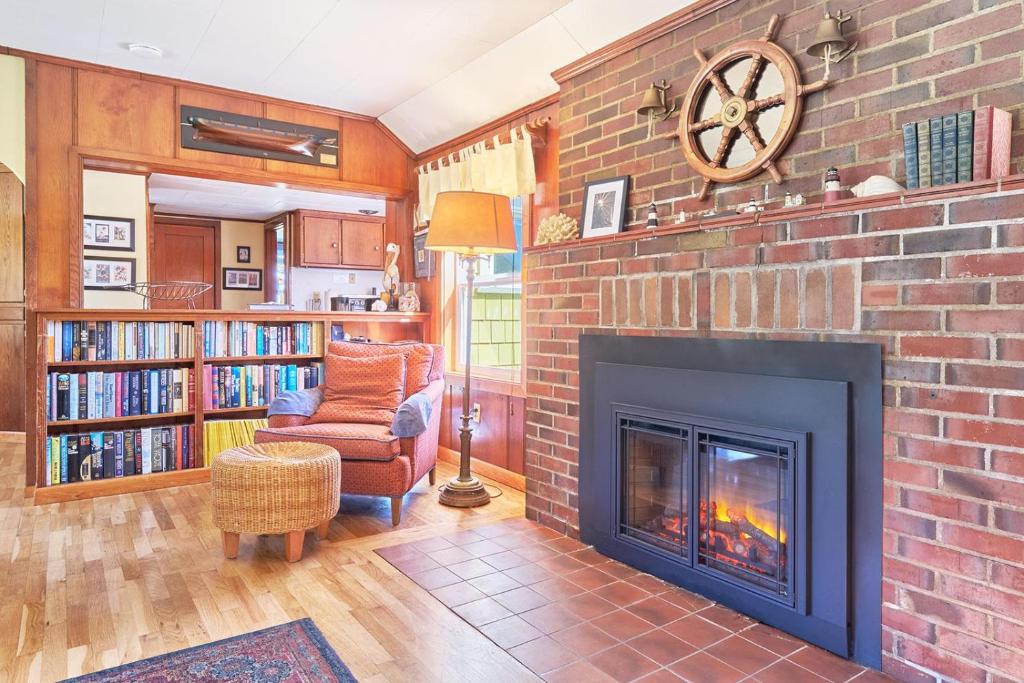 Anchorage Cottages #10, Long Beach