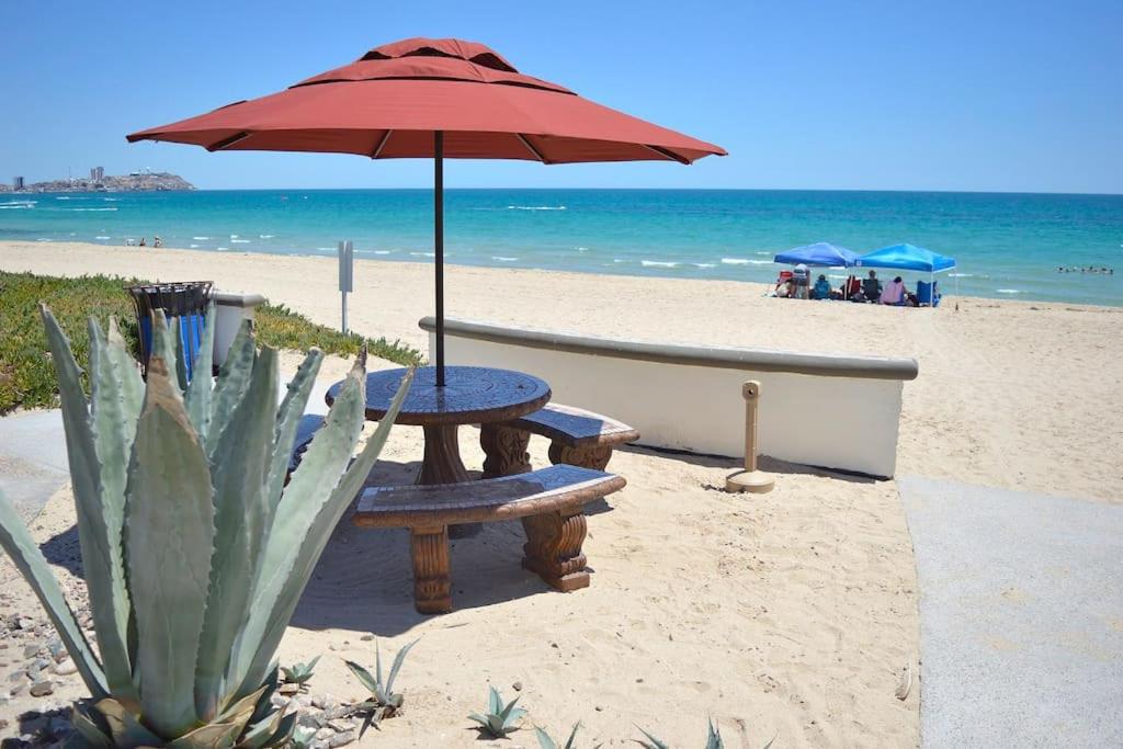Great for Families 5 Bedroom on Sandy Beach - 1