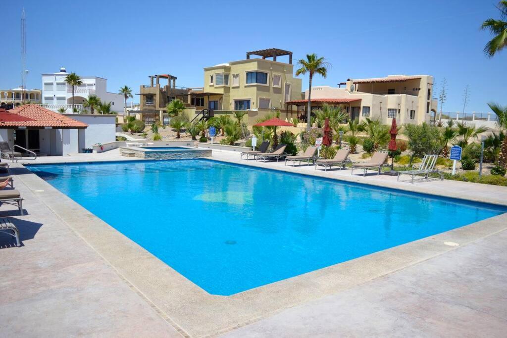 Great for Families 5 Bedroom on Sandy Beach - 5