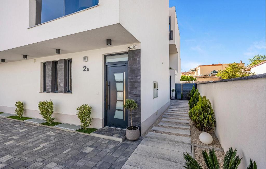 Beautiful Apartment In Jezera With Wifi, Jezera