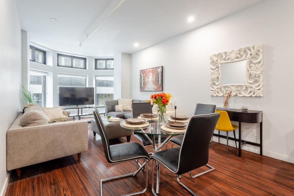 Central 1BDR Apartment on Bishop Central MTL, Montreal