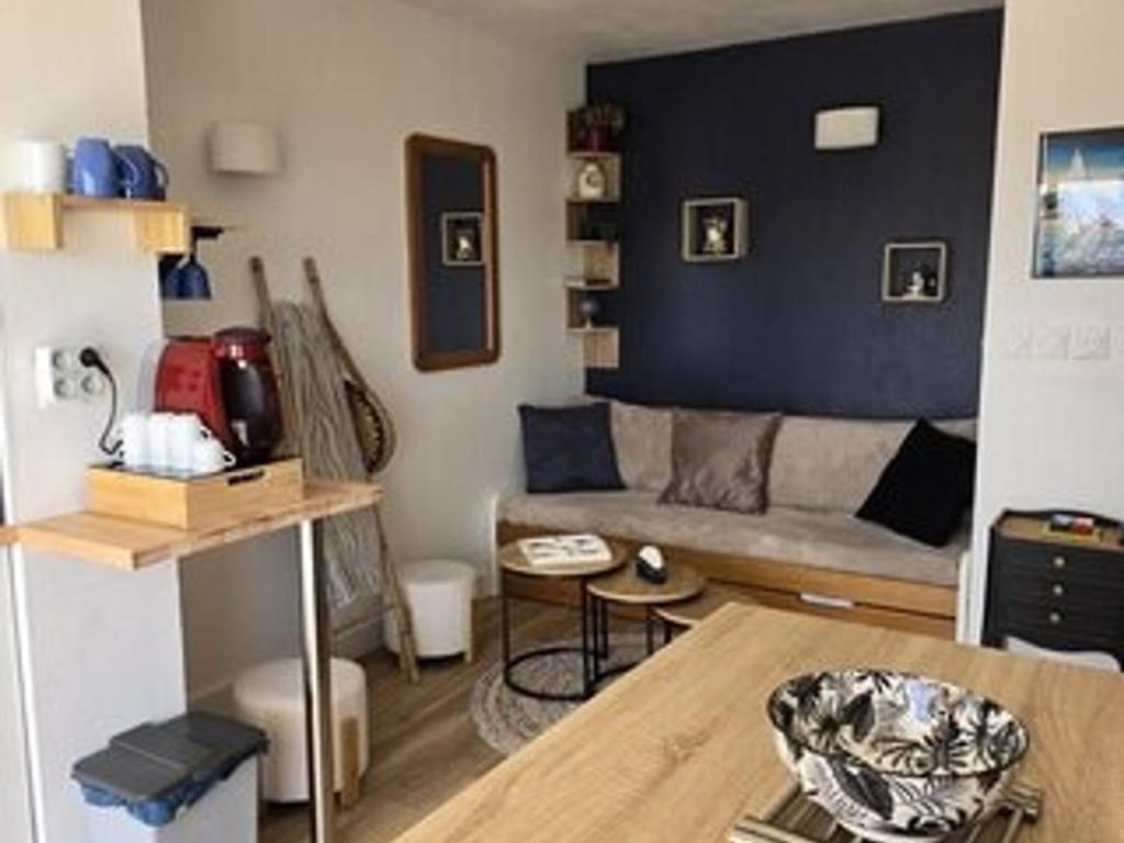 Appartement Bord de Mer avec Parking et Piscine - Confort et Commodité - FR-1-801-4 - 3