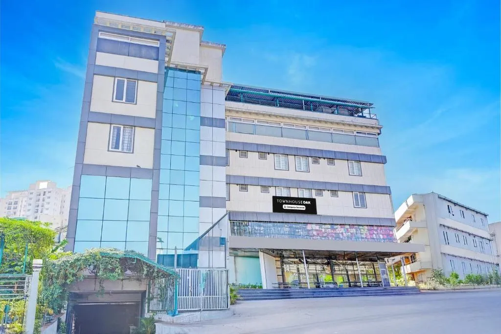 Super Townhouse Oak Electronic City Formerly Hotel Trubell，位于班加罗尔的酒店