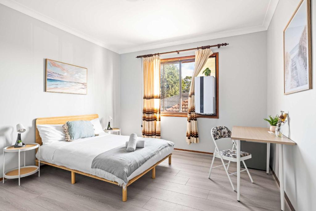 Double Room in Belmore - Ideal Stay with Great Convenience - Shared Bathroom, Sydney