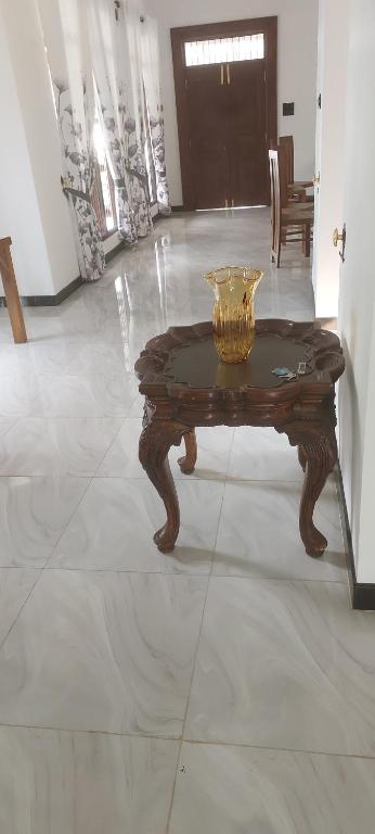 Negombo Hiding Place, Nikawatawana