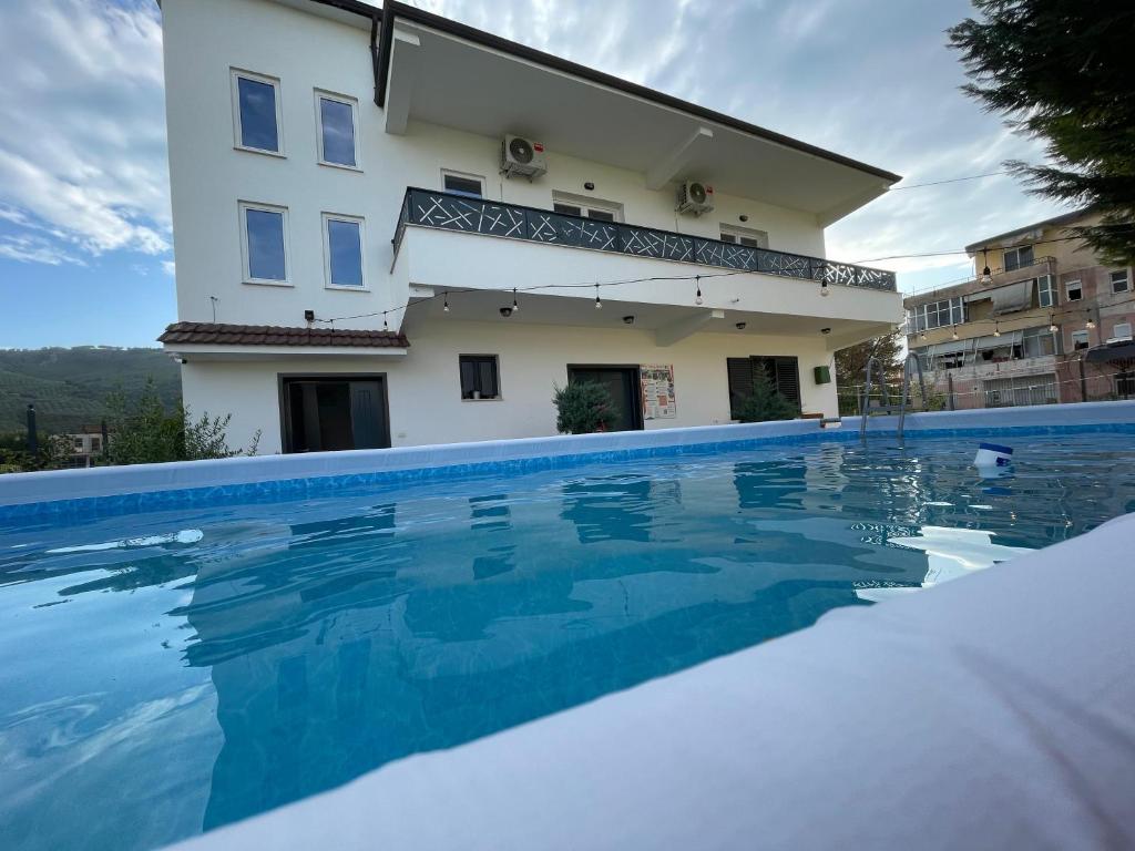 Baza Hostel - Swimming Pool, Berat