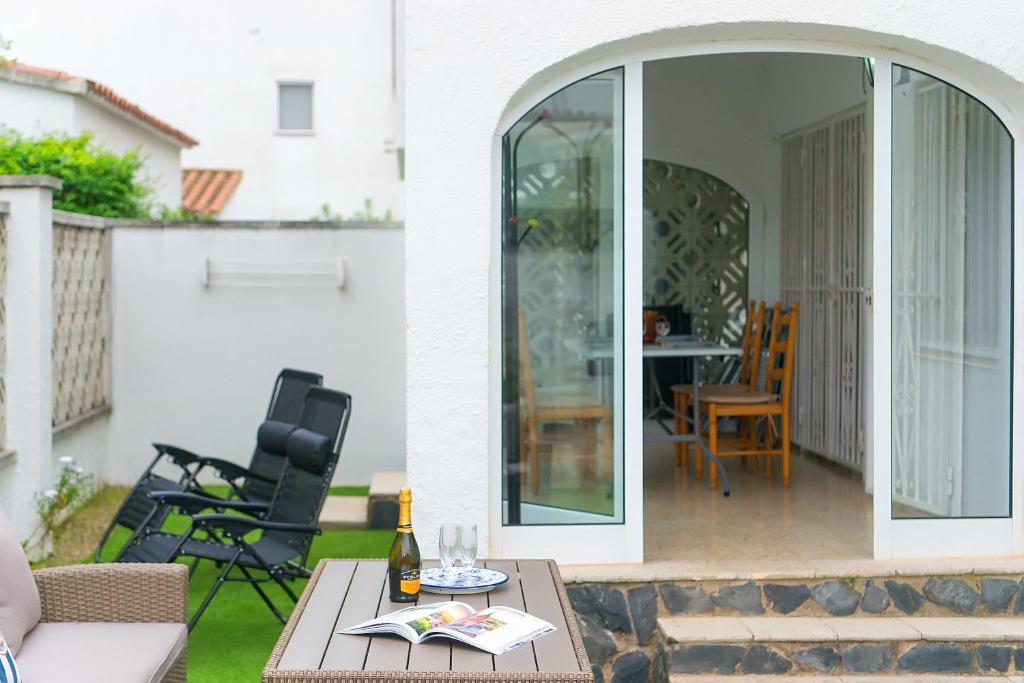 WELCS CASA 089 EMP Cerca del mar, patio y parking privado - 4