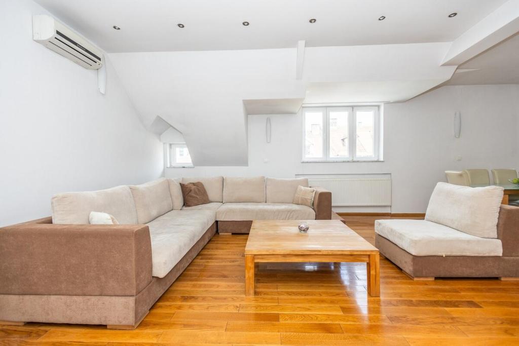 Spacious Apartment in Downtown - 5