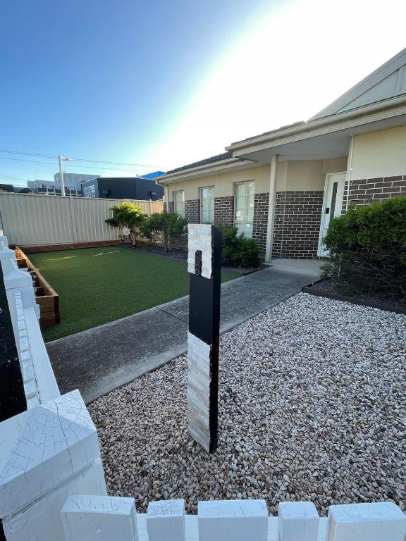 Entire Home with Yard, Perfect for Pets & You!, Yarraville