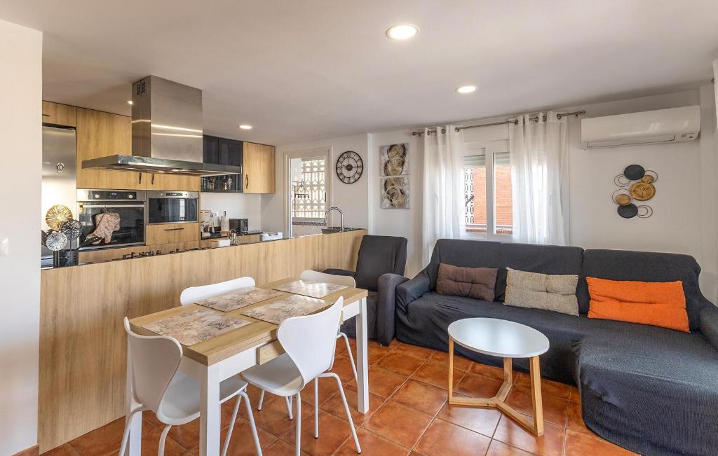 Awesome Apartment In Santa Pola - 5