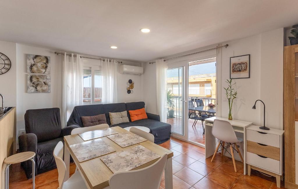 Awesome Apartment In Santa Pola - 3