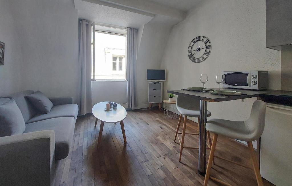 Beautiful Apartment In Saint-Malo - 1