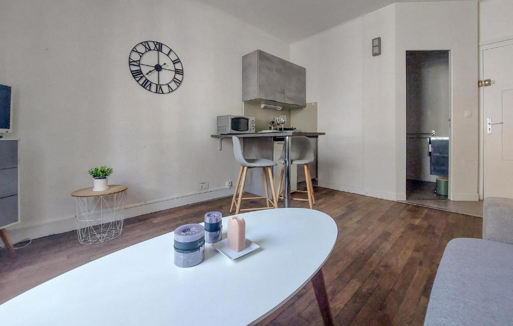 Beautiful Apartment In Saint-Malo - 2