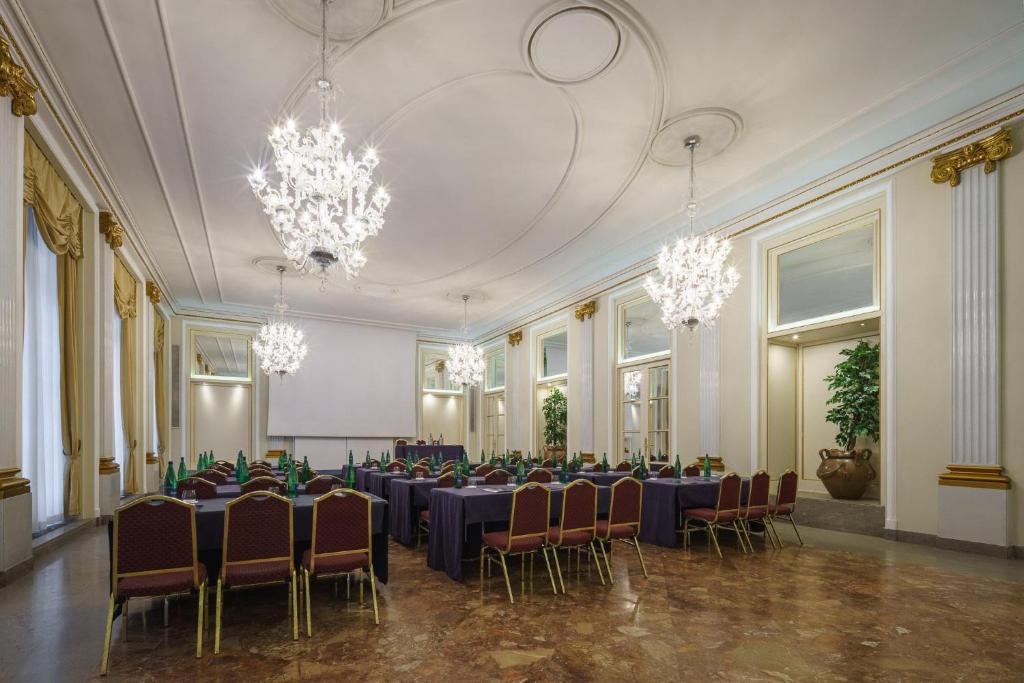 Banquet hall