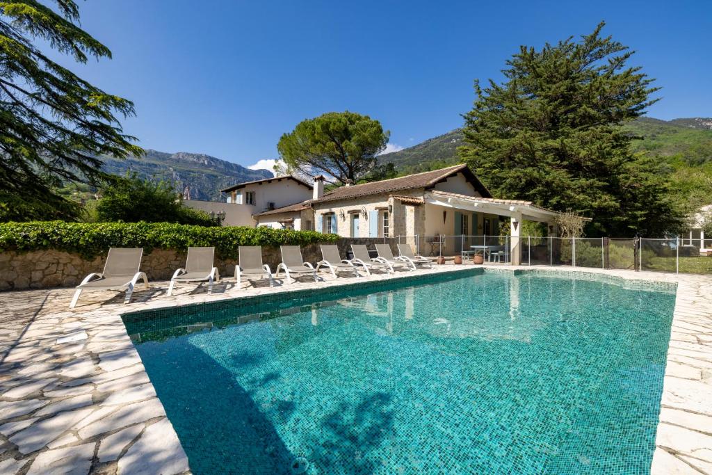 Spacious villa in Tourrettes-sur-Loup with Private Lake access Sleep 16 - 2