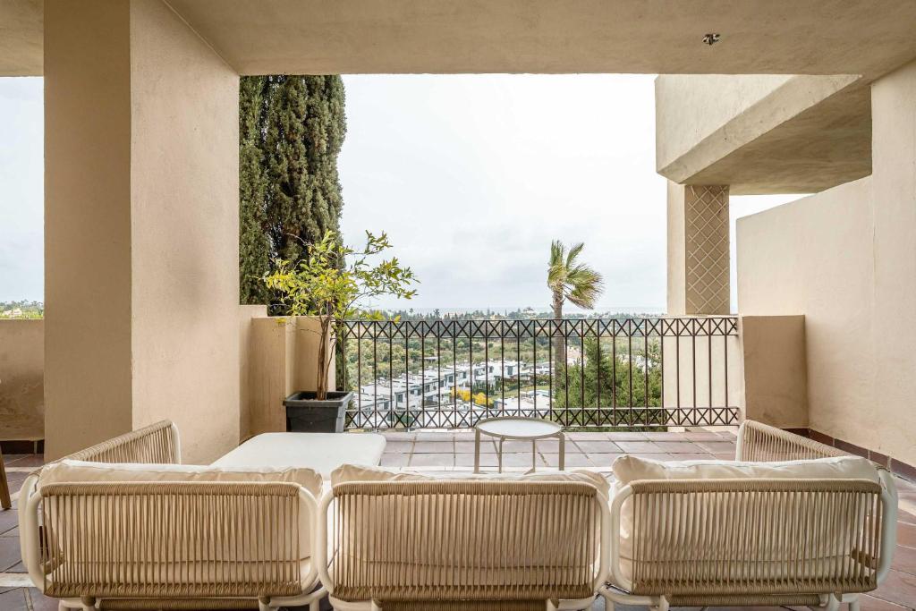 Sea & Sun Hills Views Pool Jacuzzi - 3