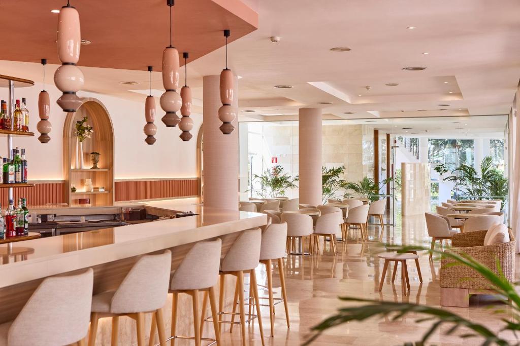 Zafiro Alzinar Mar Adults Only - Refurbished 2025 — Restaurant & bars in Can Picafort, Balearic Islands
