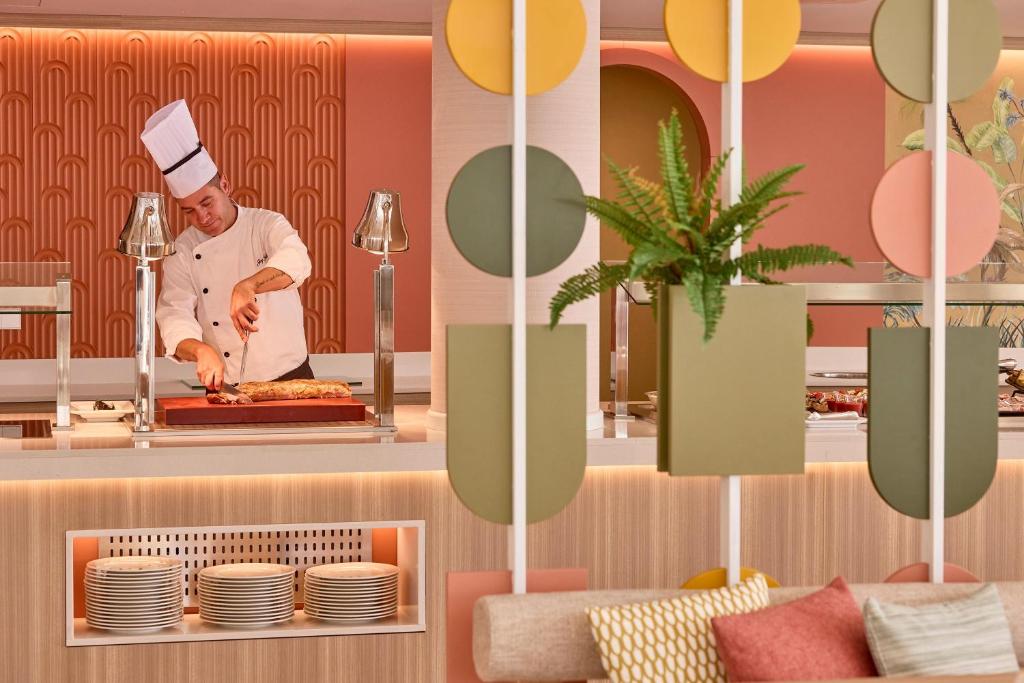 Zafiro Alzinar Mar Adults Only - Refurbished 2025 — Restaurant & bars in Can Picafort, Balearic Islands