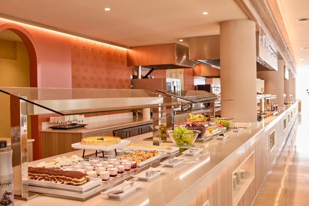 Zafiro Alzinar Mar Adults Only - Refurbished 2025 — Restaurant & bars in Can Picafort, Balearic Islands
